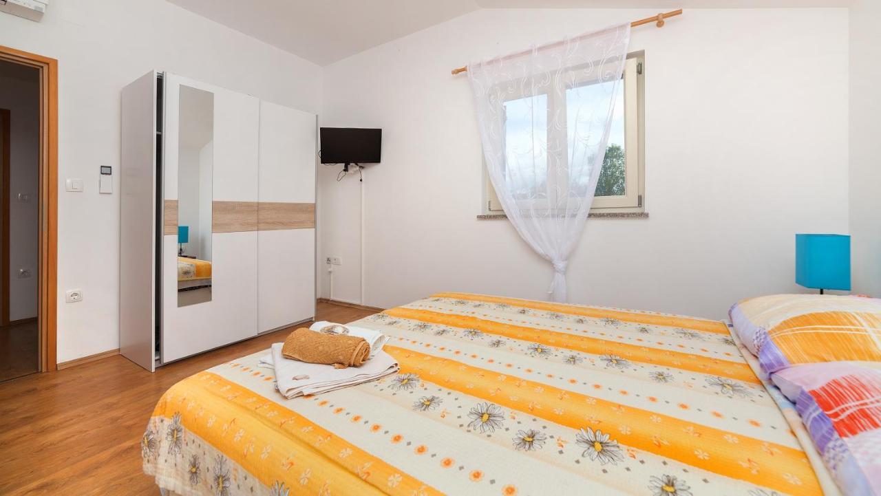 Brseč Apartments Barbara מראה חיצוני תמונה